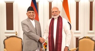 प्रधानमन्त्री ओलीद्वारा भारतीय प्रधानमन्त्री मोदीसँग बैंककमा भेटवार्ता